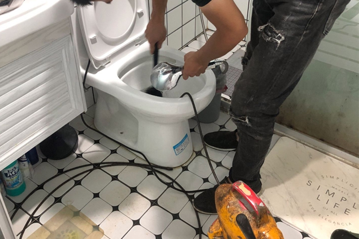 中平镇马桶堵塞自己疏通还是找师傅？专业上门服务让你省时更省心